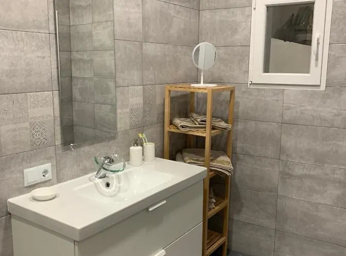 Saint Ferdinand لقنت